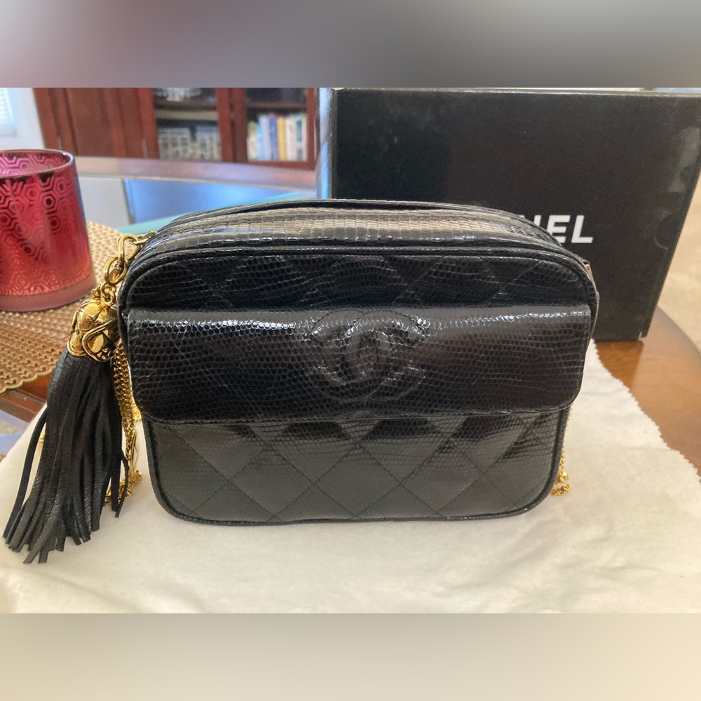 Pre-Loved Authentic Vintage CHANEL Black Lizard Handbag - Picture 2 of 10